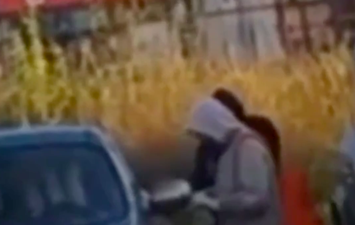 Фото Скрыли лица масками: в Новосибирске силовики задержали двух подростков за покушение на военного 2 - Сиб.ФМ Фото Скрыли лица масками: в Новосибирске силовики задержали двух подростков за покушение на военного 2